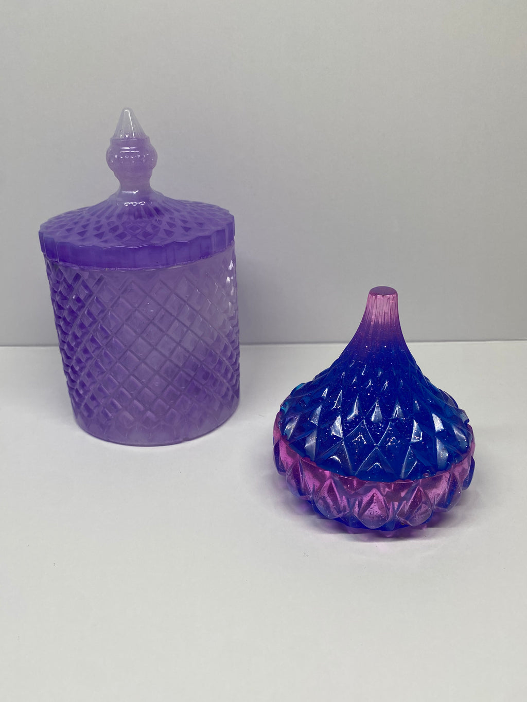 Handcrafted resin jars with lid