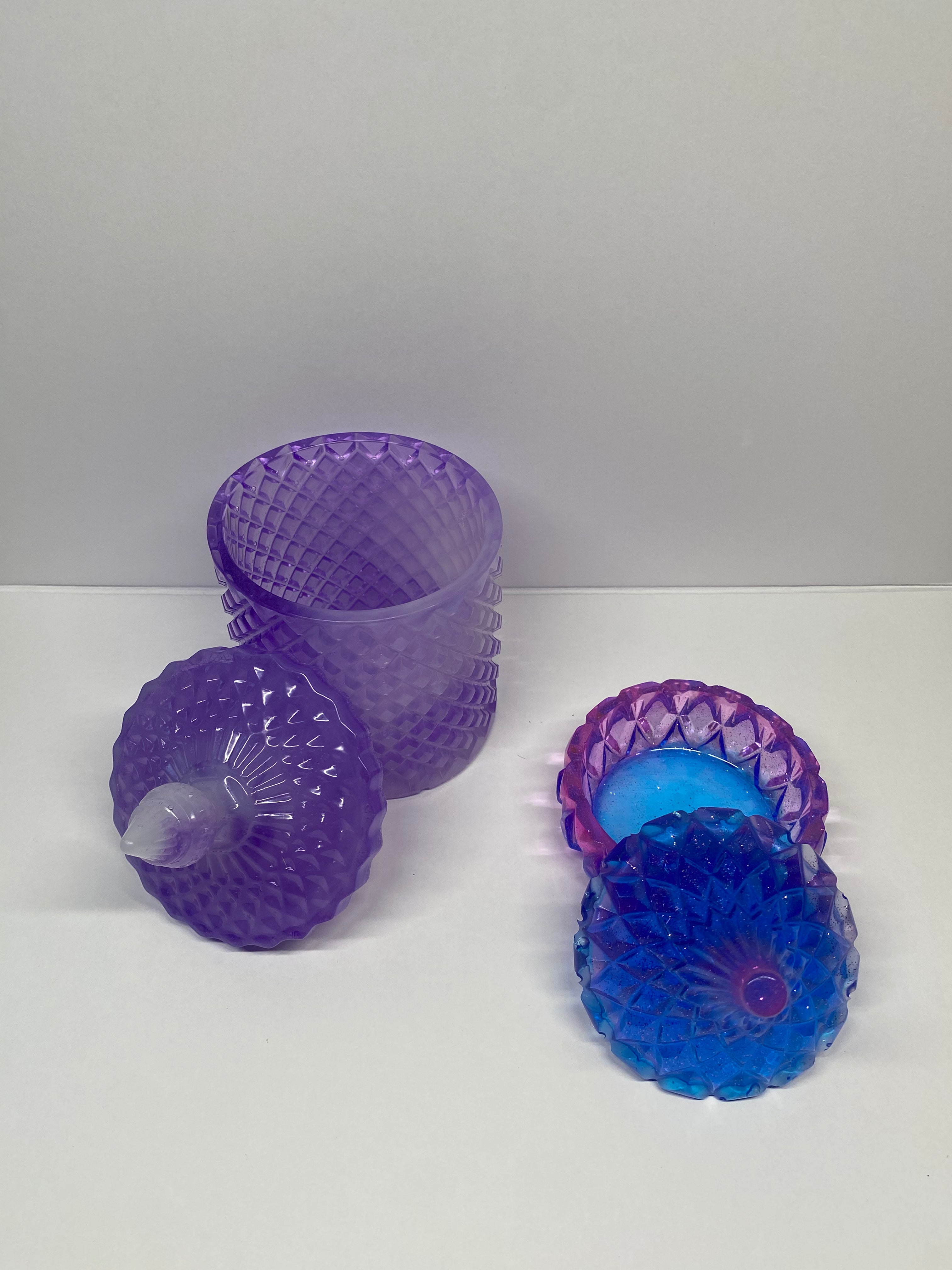Handcrafted resin jars with lid